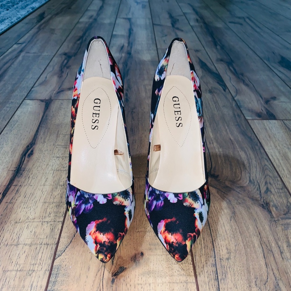 Guess Babbitta Floral Heals